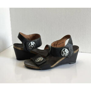 Taos Carousel Sandals Womens 38/7.5 Black Leather Comfort Wedge Cork Ankle Strap